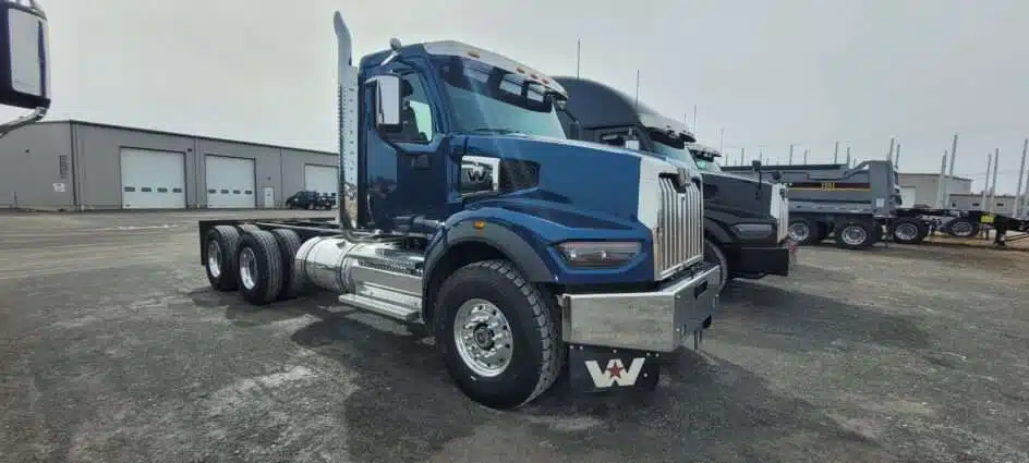 Best Semi Truck for Hauling Heavy Equipment