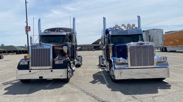 2025 Peterbilt 589 vs 2025 Kenworth W900