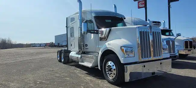 2025 Kenworth W990 Specs and Features